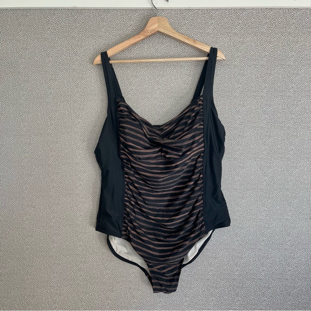 22W Ava & Viv Ruched Swimsuit One Piece
